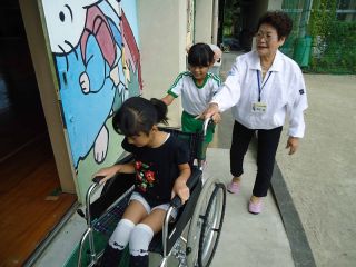 津田小学校でのバリアフリー体験学習会の写真3