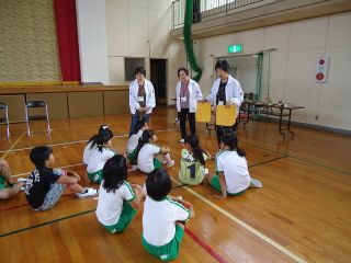 津田小学校でのバリアフリー体験学習会の写真4