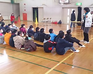 松尾小学校でのバリアフリー体験学習会の写真1