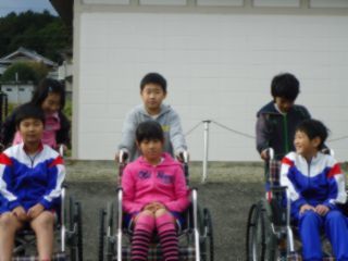 阿坂小学校でのバリアフリー体験学習会の写真2