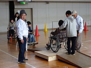 松尾小学校でのバリアフリー体験学習会の写真3